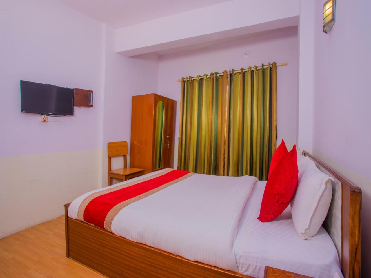 Oyo 255 White Zambala Hotel Катманду Екстер'єр фото