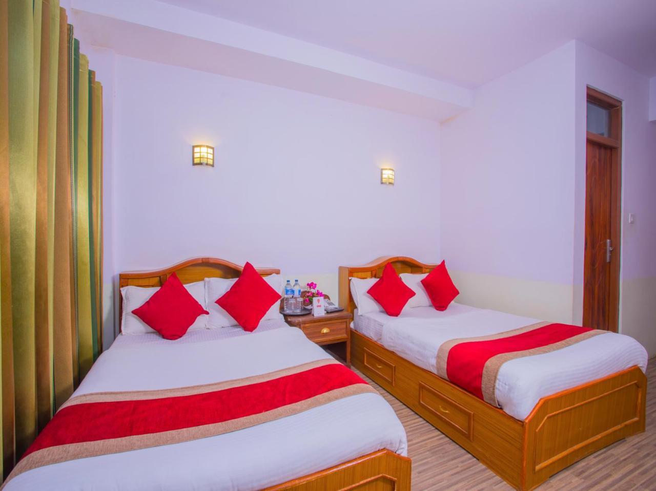 Oyo 255 White Zambala Hotel Катманду Екстер'єр фото