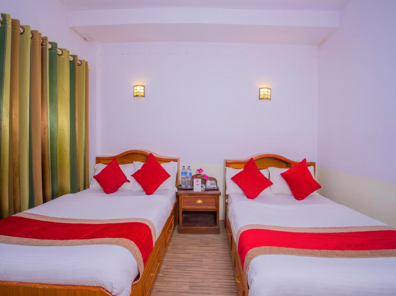 Oyo 255 White Zambala Hotel Катманду Екстер'єр фото