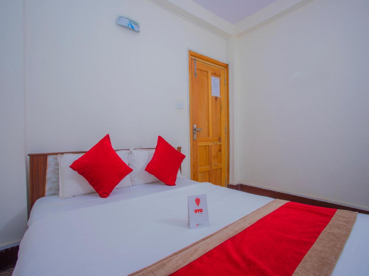 Oyo 255 White Zambala Hotel Катманду Екстер'єр фото