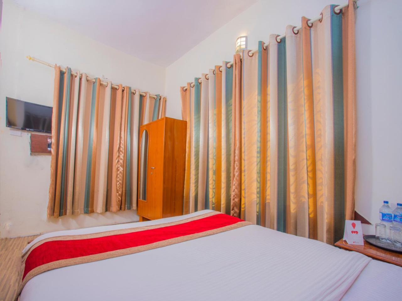 Oyo 255 White Zambala Hotel Катманду Екстер'єр фото
