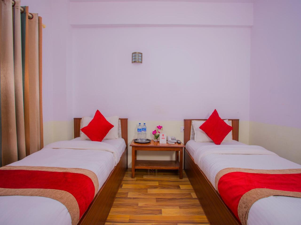 Oyo 255 White Zambala Hotel Катманду Екстер'єр фото