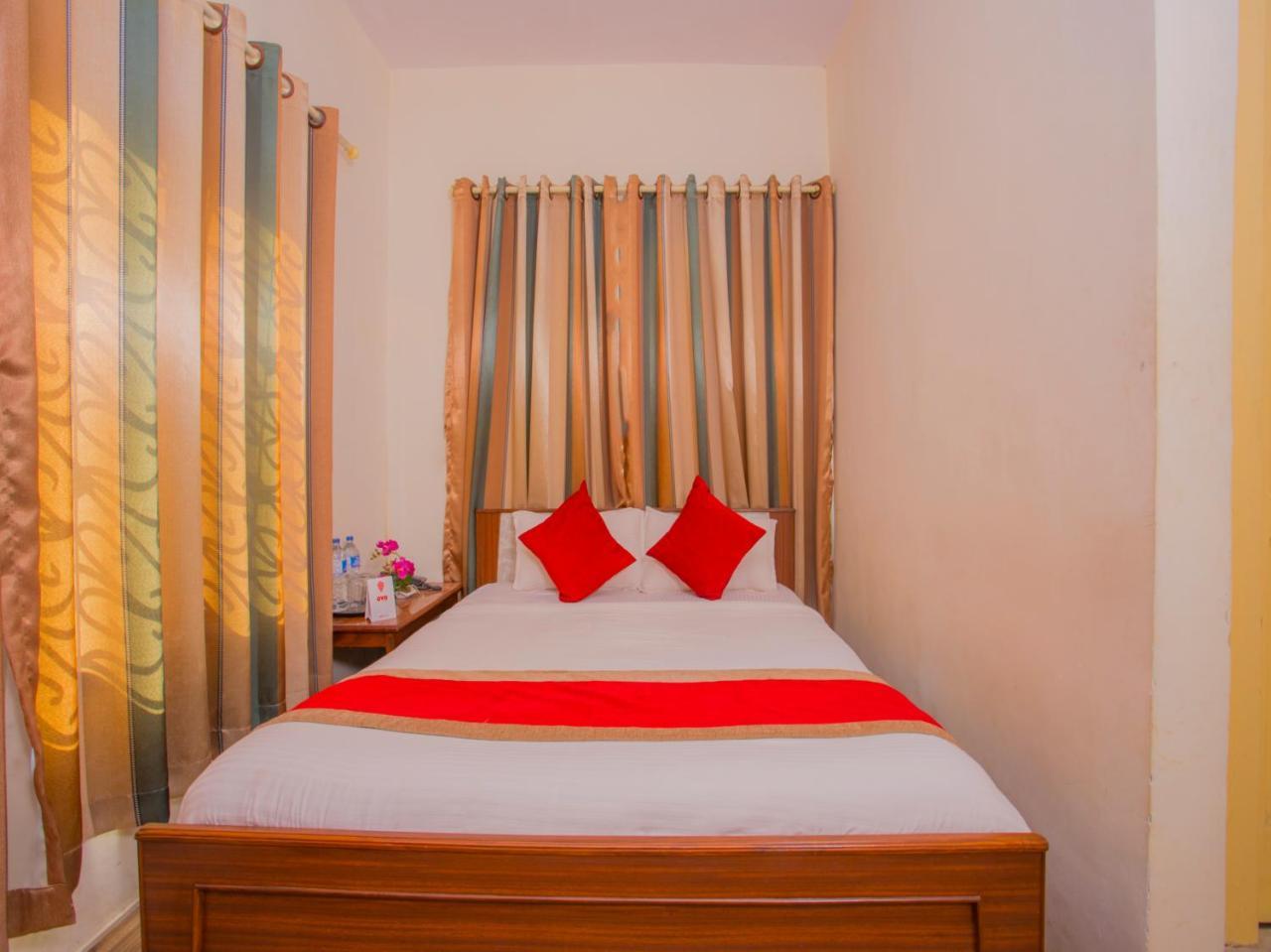 Oyo 255 White Zambala Hotel Катманду Екстер'єр фото