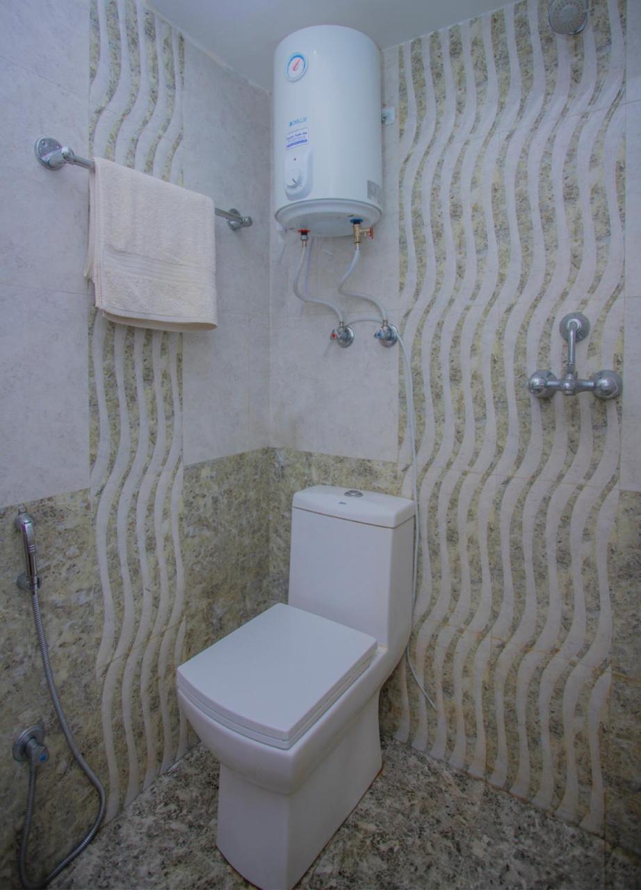 Oyo 255 White Zambala Hotel Катманду Екстер'єр фото
