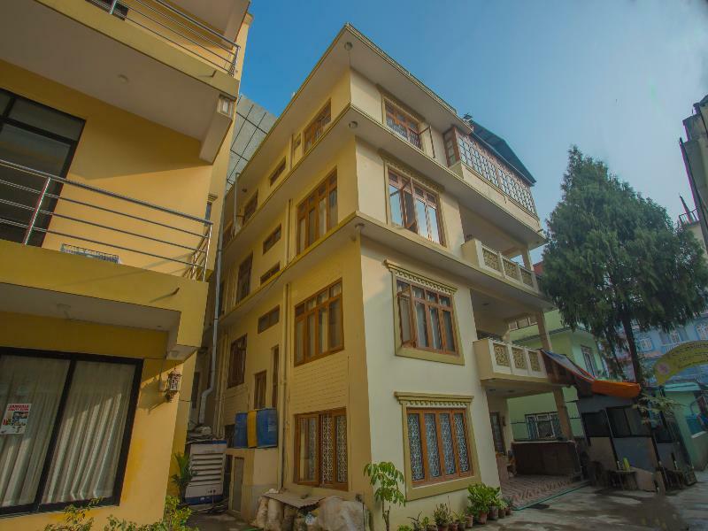 Oyo 255 White Zambala Hotel Катманду Екстер'єр фото
