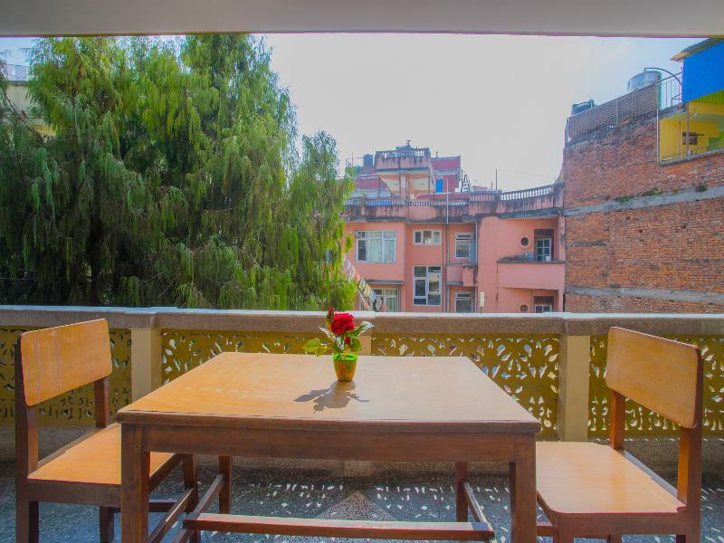 Oyo 255 White Zambala Hotel Катманду Екстер'єр фото