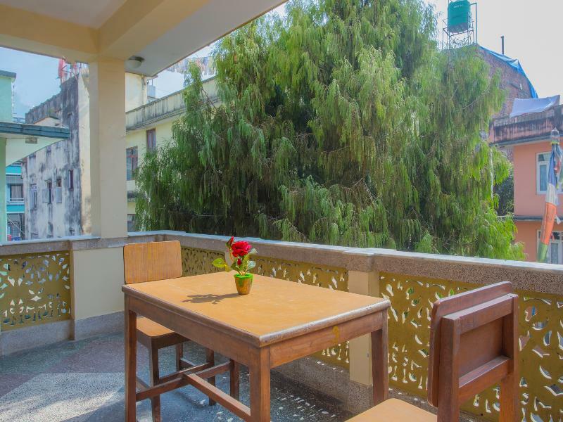 Oyo 255 White Zambala Hotel Катманду Екстер'єр фото